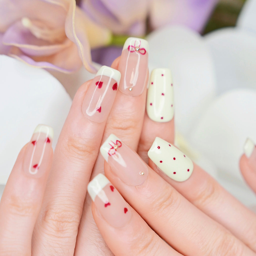 Peach Mint Short Nails - White with Red Heart, Cute Daywear Style