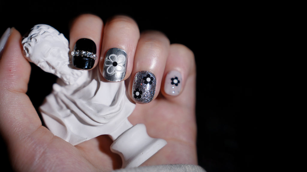 Galaxy Fireworks Short Fake Nails - Black White Glitter Rhinestones
