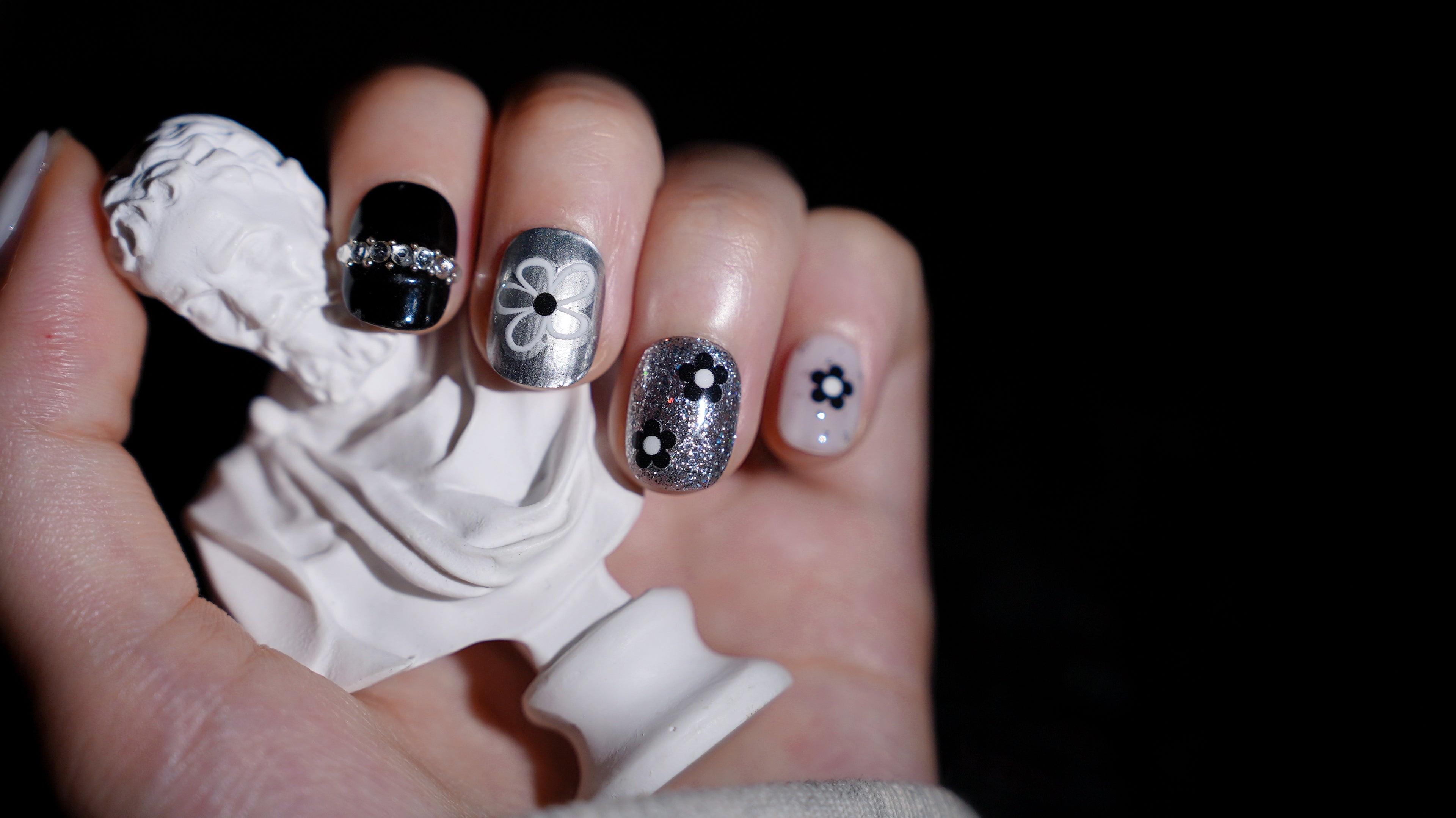 Galaxy Fireworks Short Fake Nails - Black White Glitter Rhinestones