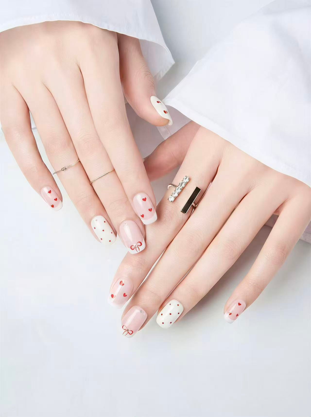 Peach Mint Short Nails - White with Red Heart, Cute Daywear Style